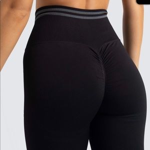 DOYOUEVEN - Scrunch Leggings - Jet Black
